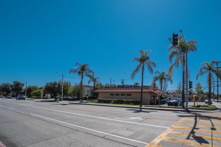 More Photos Of 200-222 E Foothill Blvd, Arcadia Storefront Retail Office For Sale