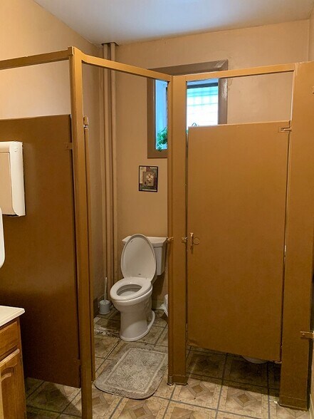 More Photos Of 4647 N Broad St, Philadelphia Religious Facility For Lease