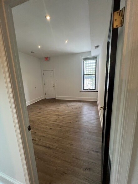 More Photos Of 915 5th St NW, Washington Office For Lease