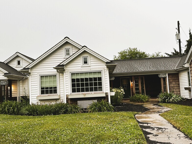 More Photos Of 2439 Old Philadelphia Pike, Lancaster Hotel For Sale