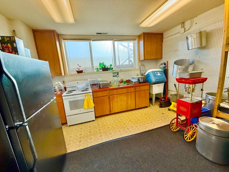 More Photos Of 303 W Clark St, Pasco Religious Facility For Sale