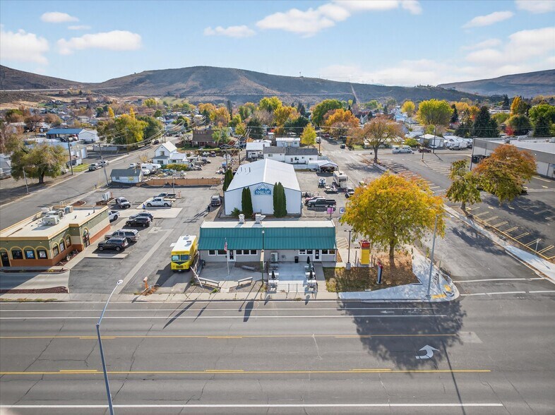 More Photos Of 975 Campbell St, Baker City General Retail For Sale