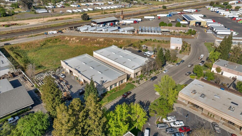 More Photos Of 4753 W Jennifer Ave, Fresno Warehouse For Lease
