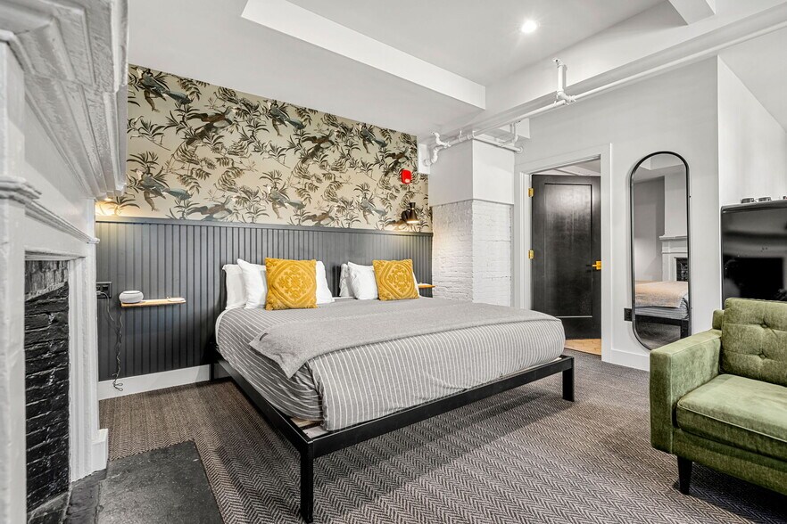 More Photos Of 409 The Hill, Portsmouth Hotel For Sale