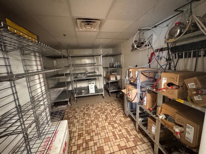 More Photos Of 4765 Montgomery Rd, Cincinnati Restaurant For Sale