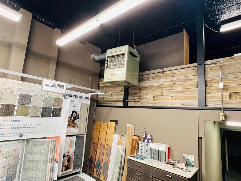 More Photos Of 130 E Main St, Marion Storefront For Sale