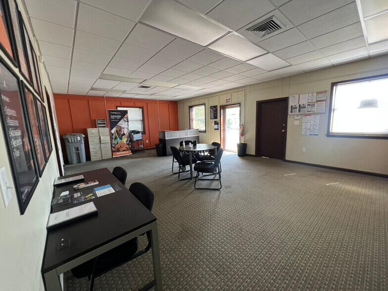 More Photos Of 134 High St, Montgomery Office For Sale