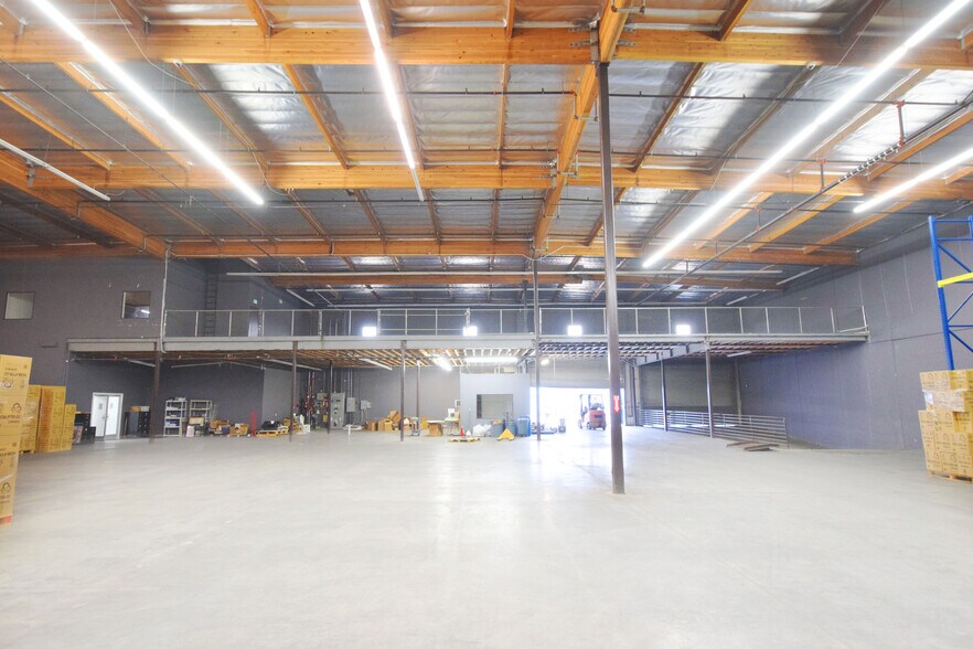 More Photos Of 667 Santa Fe Ave, Los Angeles Manufacturing For Lease