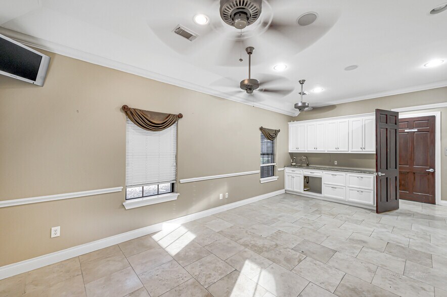 More Photos Of 607 Park Grove Dr, Katy Medical For Lease
