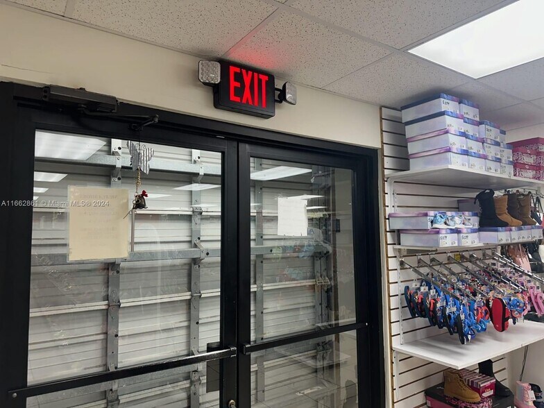 More Photos Of 1767 W 37th St, Hialeah Warehouse For Sale
