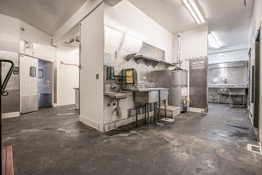 More Photos Of 6340 Yucca St, Los Angeles Restaurant For Sale