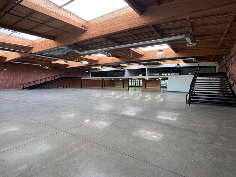 More Photos Of 2216 Federal Ave, Los Angeles Loft Creative Space For Lease