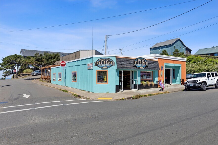 More Photos Of 501 NW Coast St, Newport Restaurant For Sale