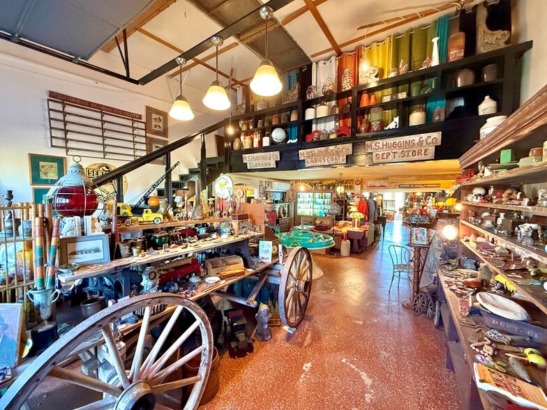 More Photos Of 625 Railroad Sq, Tallahassee Warehouse For Sale