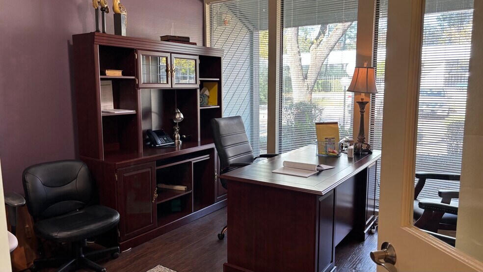 More Photos Of 14343 Torrey Chase Blvd, Houston Office For Sale