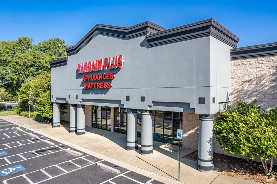 Primary Photo Of 1340 Southlake Pky, Morrow Unknown For Lease
