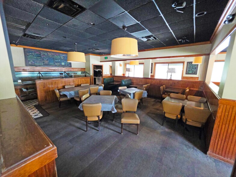 More Photos Of 9001 Park Royal Dr, Fort Myers Restaurant For Sale