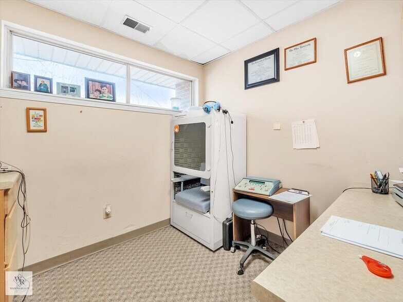 More Photos Of 25400-25430 Goddard Rd, Taylor Medical For Sale