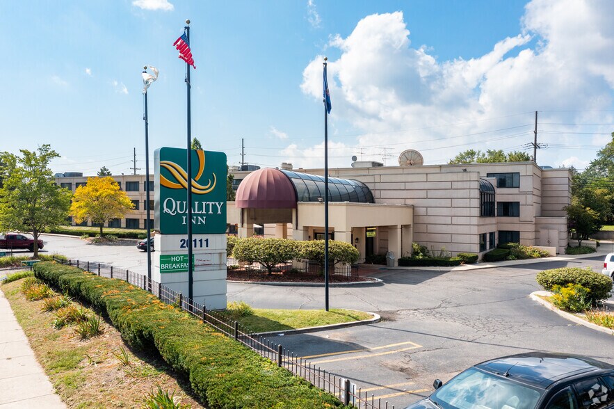 Primary Photo Of 26111 Telegraph Rd, Southfield Hotel For Sale
