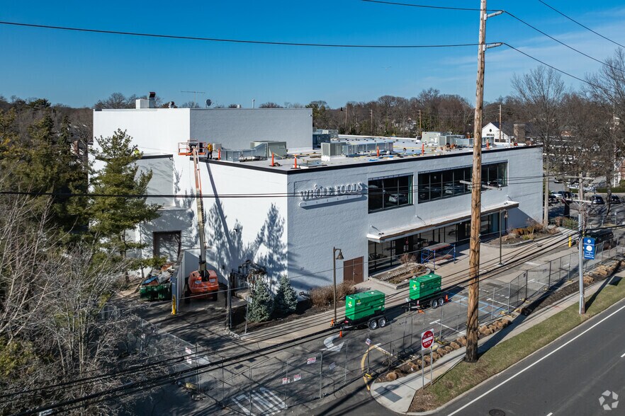More Photos Of 2101-2103 Northern Blvd, Manhasset General Retail For Lease