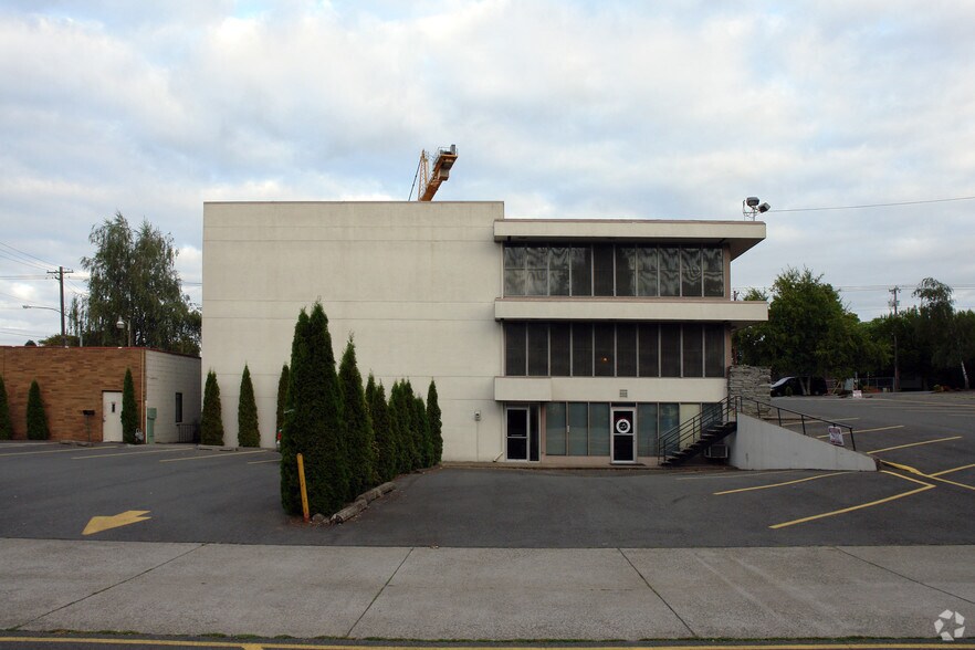 More Photos Of 780 SE Commercial St, Salem Office For Lease
