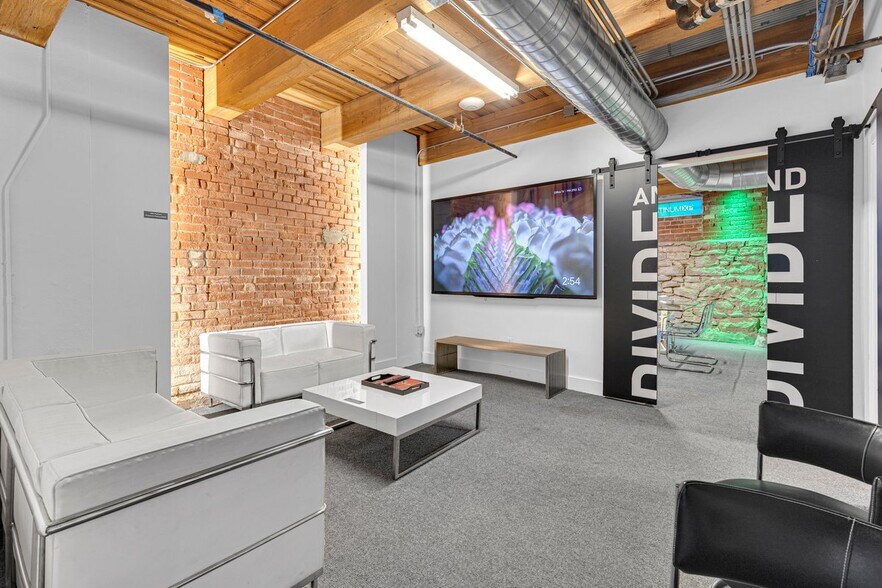 More Photos Of 136 Main St, Kansas City Medical For Sale