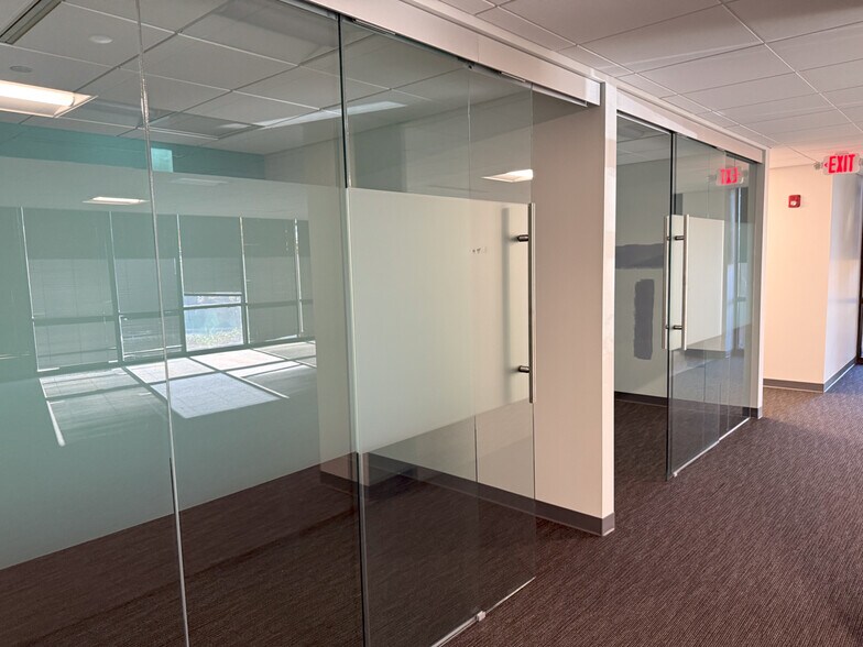More Photos Of 730 Holiday Dr, Pittsburgh Office For Lease