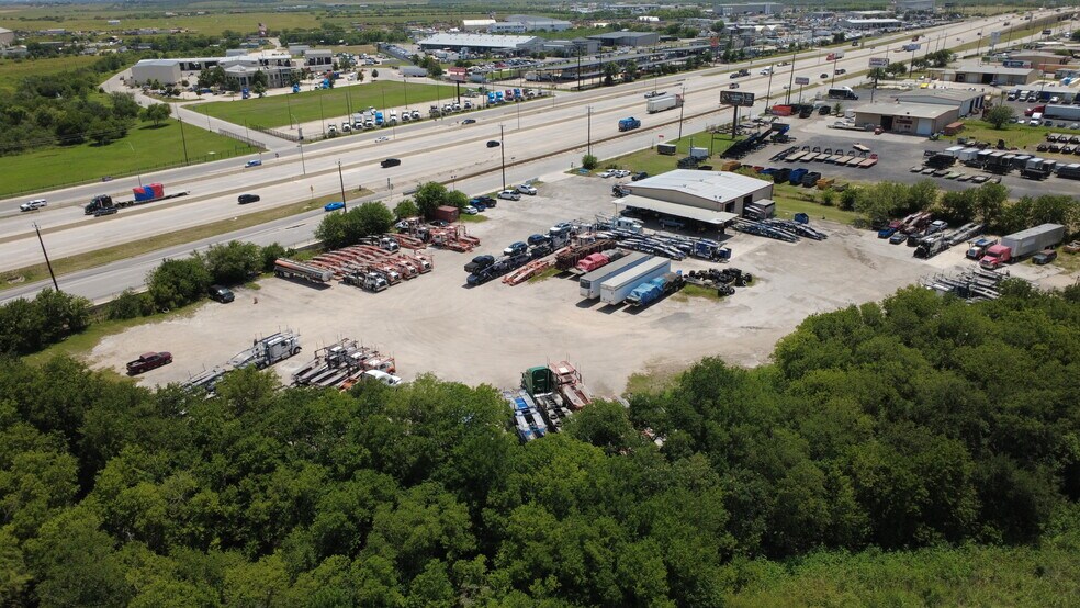 More Photos Of 9033 Interstate 10 E, Converse Industrial For Lease