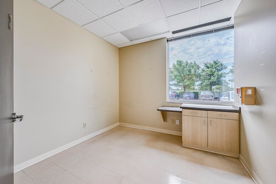 More Photos Of 7501 Lakeview Pkwy, Rowlett Medical For Lease