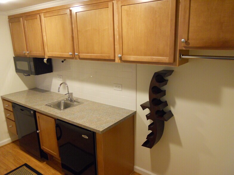 More Photos Of 3554-3556 Woodcrest Ave, Newtown Square Apartments For Sale