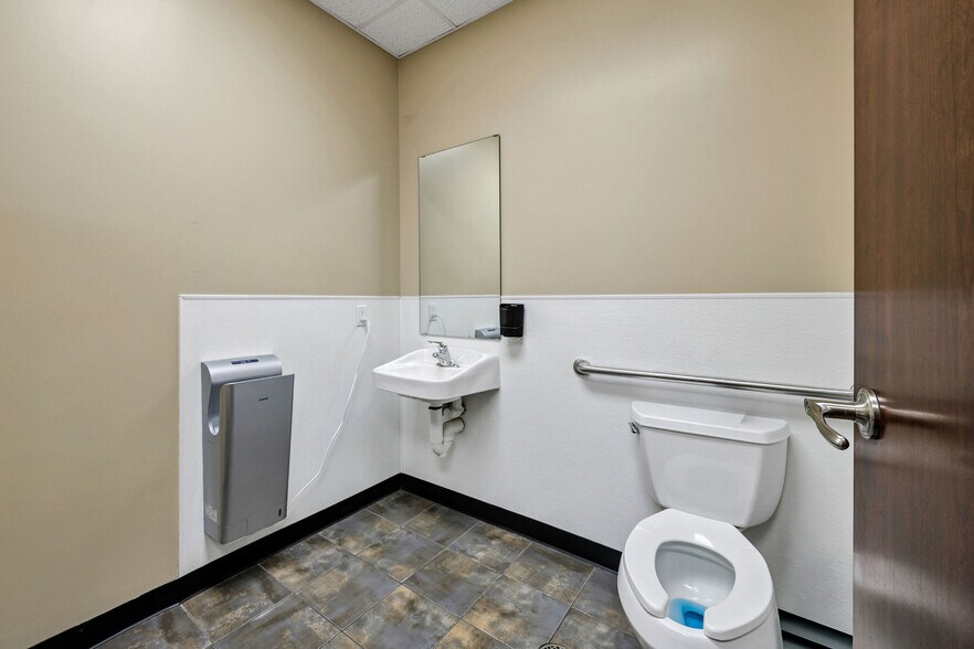 More Photos Of 3775 N 200 W, Hyde Park Service For Lease