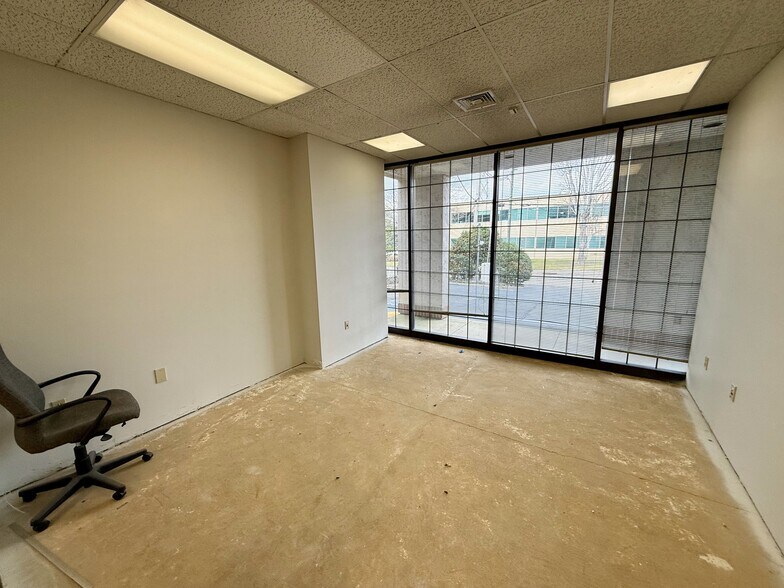 More Photos Of 4700 Old Kingston Pike, Knoxville Office For Lease