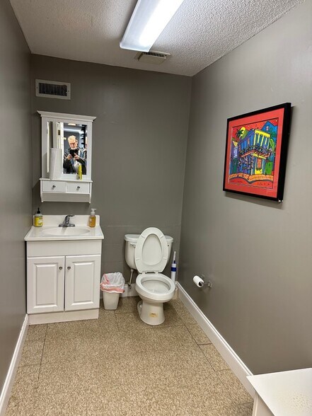 More Photos Of 220 E Water St, Statesville Office Residential For Lease