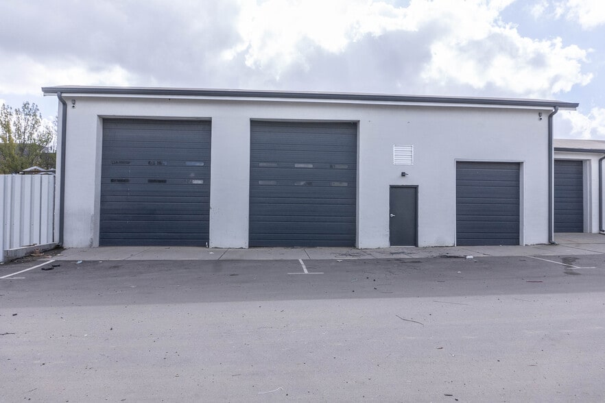 More Photos Of 122 Atando Ave, Charlotte Service For Lease