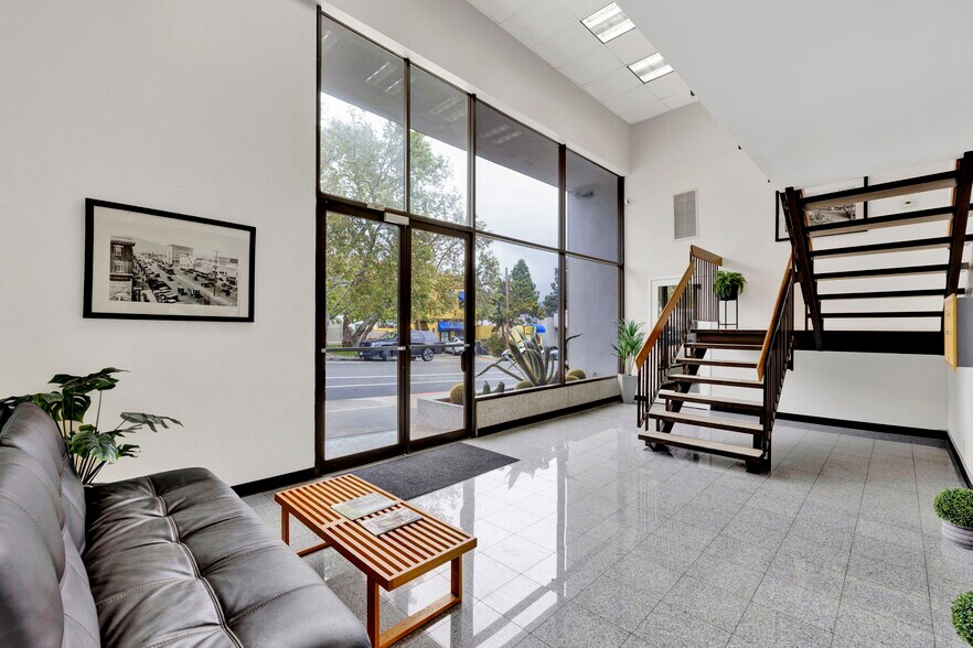 More Photos Of 3455 Ocean View Blvd, Glendale Office For Lease