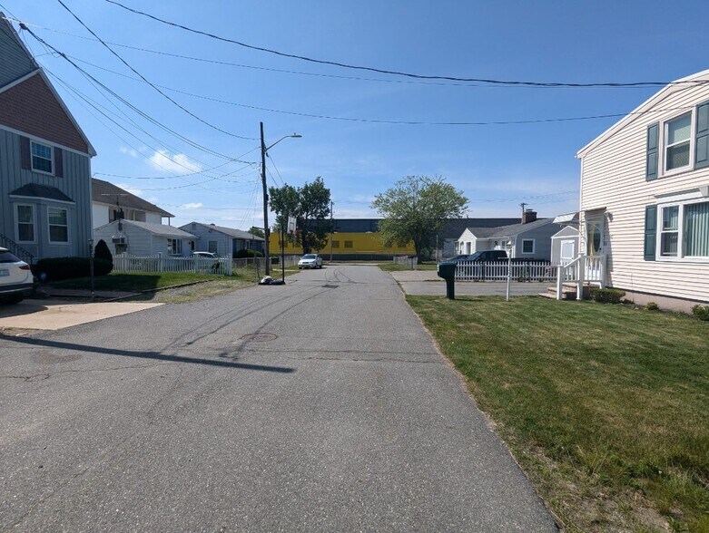 More Photos Of 21 Pommenville St, Pawtucket Warehouse For Sale