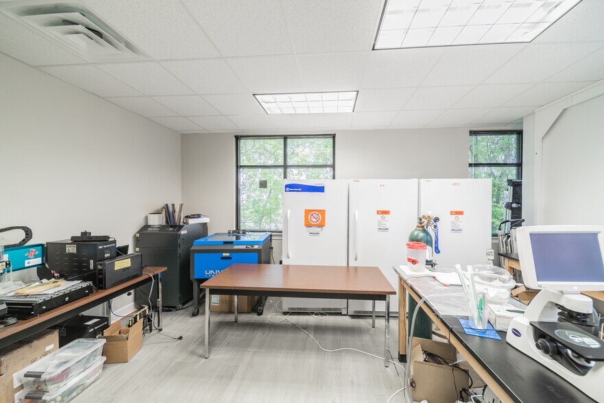 More Photos Of 202 Industrial Blvd, Sugar Land Loft Creative Space For Sale