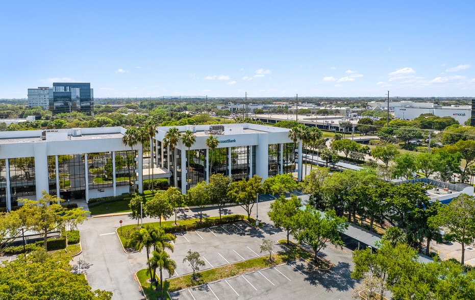 More Photos Of 2200-2222 Glades Rd, Boca Raton Unknown For Lease