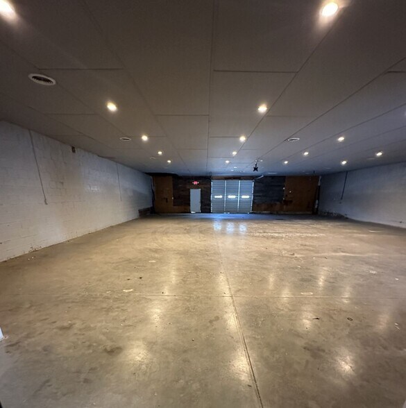 More Photos Of 27 N Pond St, Toccoa Flex For Lease