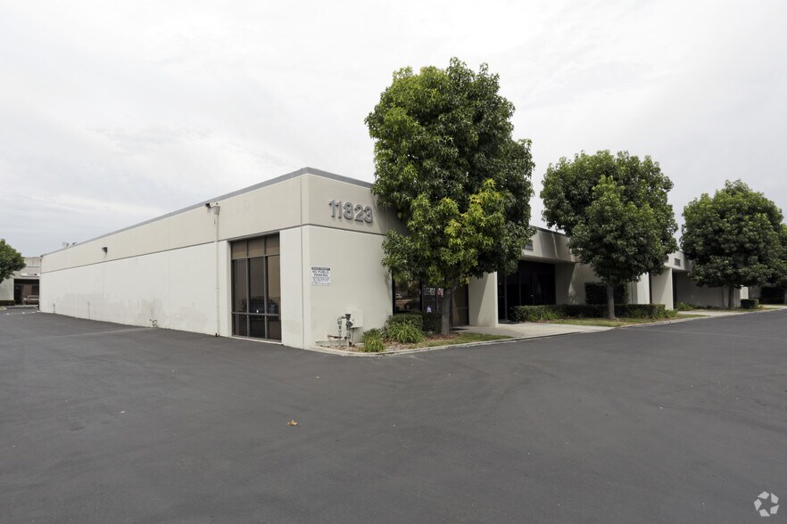 More Photos Of 11823 Slauson Ave, Santa Fe Springs Light Manufacturing For Lease