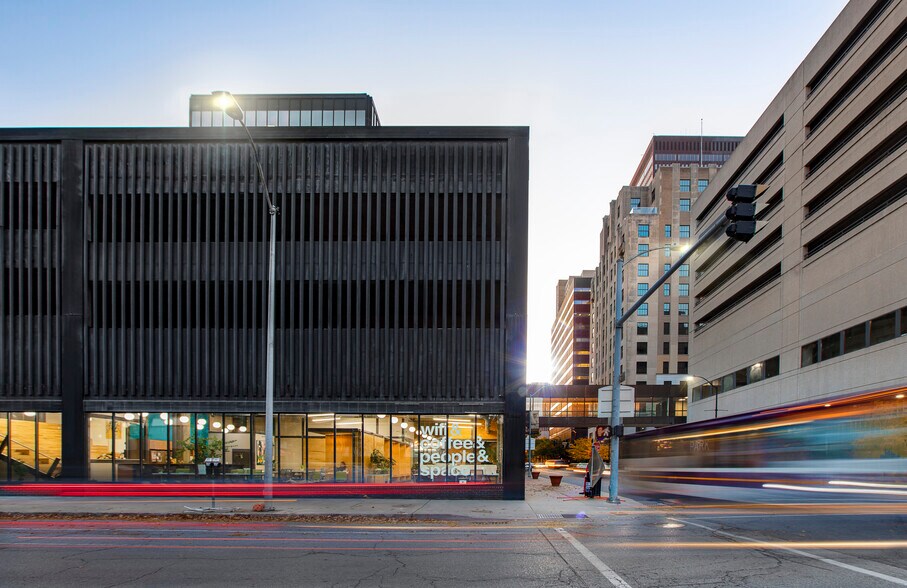 Primary Photo Of 500 Locust St, Des Moines Parking Garage For Lease