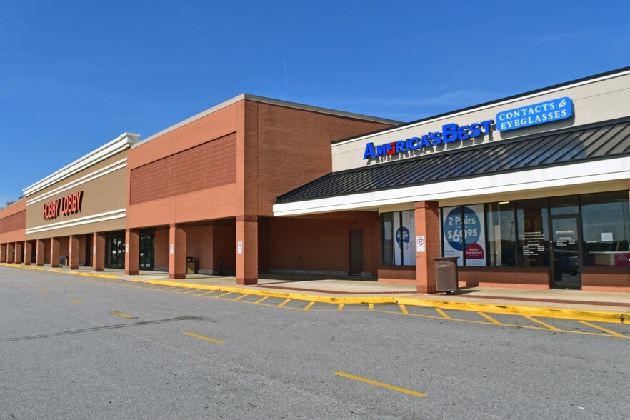 More Photos Of 100 Spalding Square, Griffin Unknown For Lease