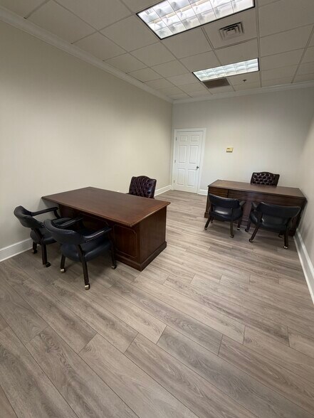 More Photos Of 2325 Log Cabin Dr SE, Atlanta Office For Lease