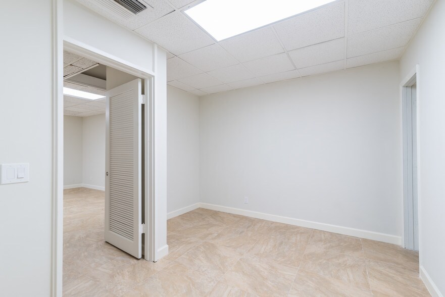 More Photos Of 3035 E Commercial Blvd, Fort Lauderdale Medical For Sale