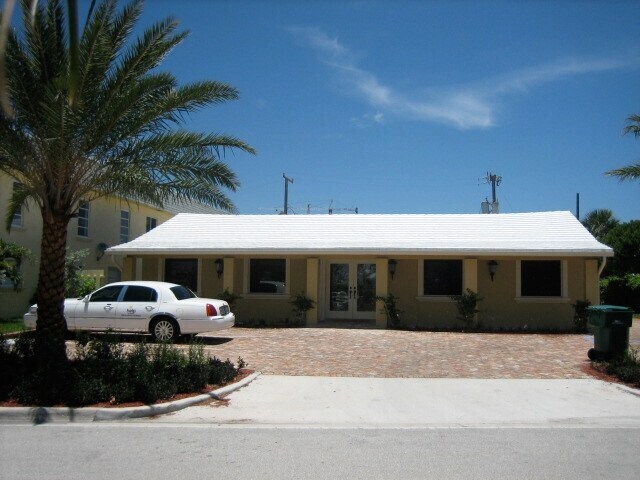 Primary Photo Of 2626 Lake Dr, Singer Island Medical For Lease