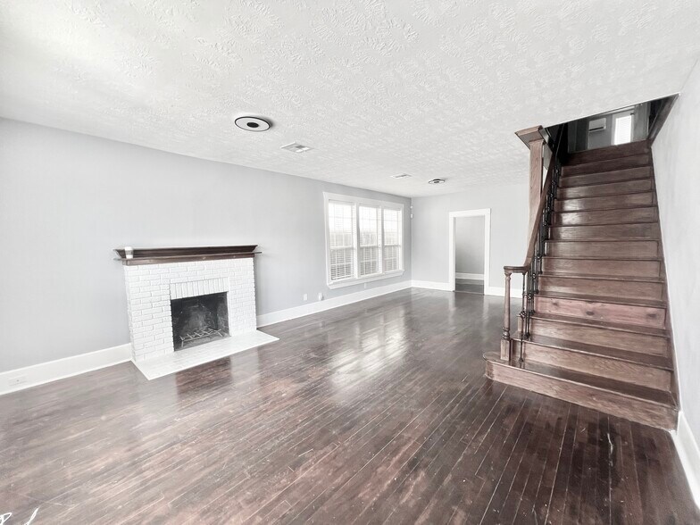 More Photos Of 741 E 9th St, Houston Office Residential For Lease