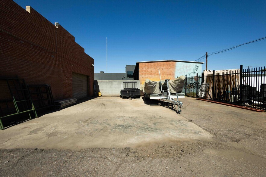 More Photos Of 718 W Polk St, Phoenix Manufacturing For Sale