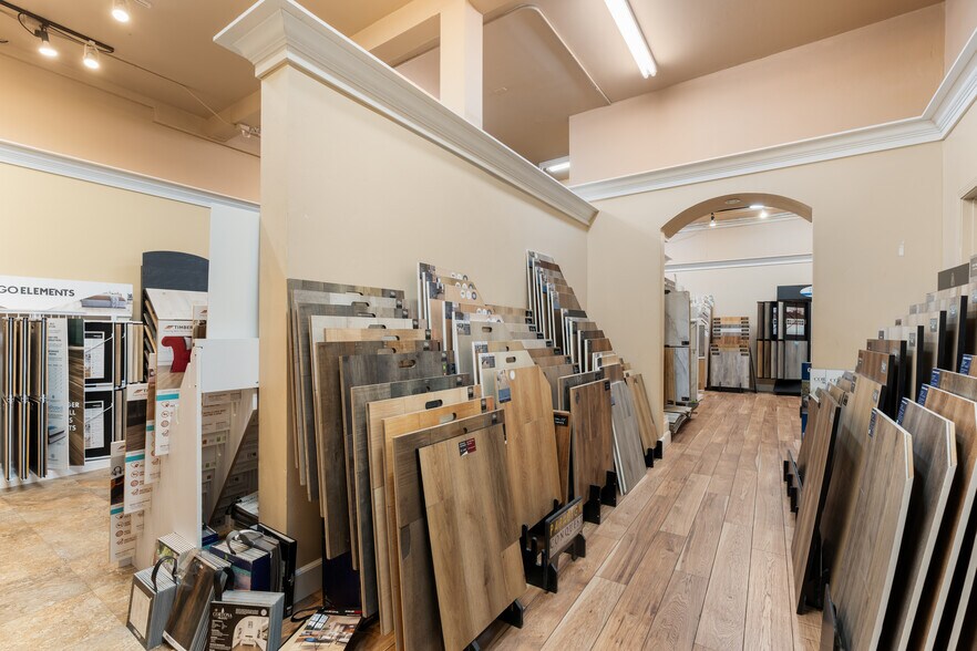 More Photos Of 807 S Auburn St, Grass Valley Showroom For Sale