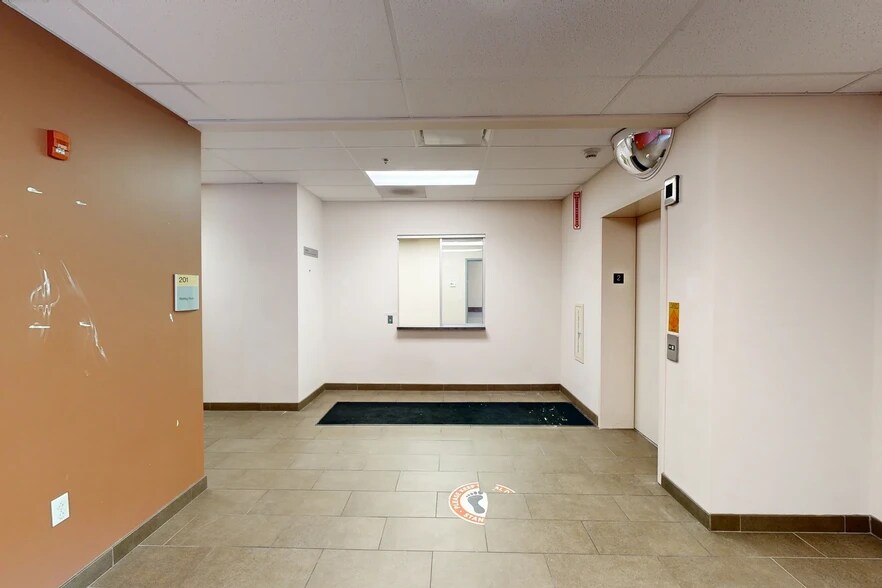 More Photos Of 572 S Salina St, Syracuse Medical For Sale