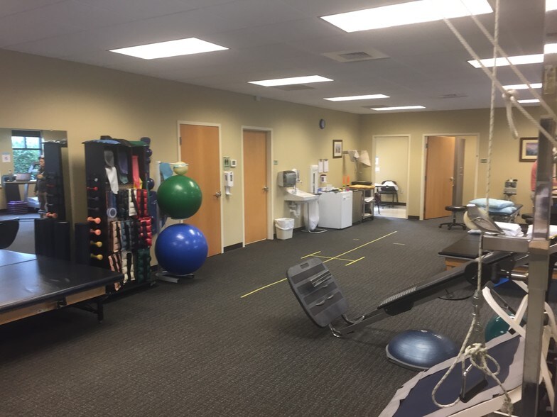 More Photos Of 470 Center St, Bryson City Medical For Sale